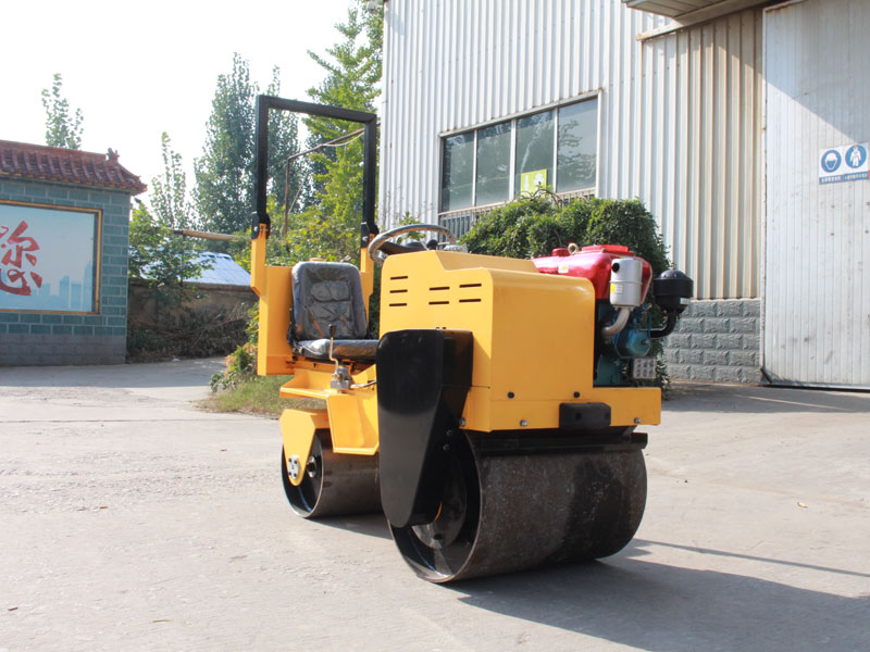 700A座駕式雙鋼輪壓路機/