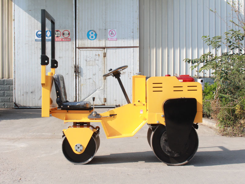 700A座駕式雙鋼輪壓路機/